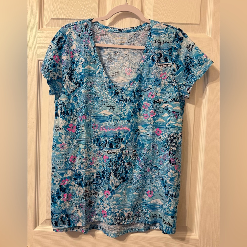 Lilly Pulitzer Blue Size Large Short Sleeve Destination North Carolina Vneck Tee